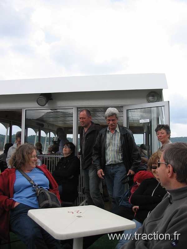 2011_CVAAM_35ans_12_Bateau-Mouche (21).JPG - 35 Ans du CVAAM, sortie dans le Doubs et le Jura, du 26 Avril au 1er Mai 2011, le Lac de Vouglans, déjeuner-croisière